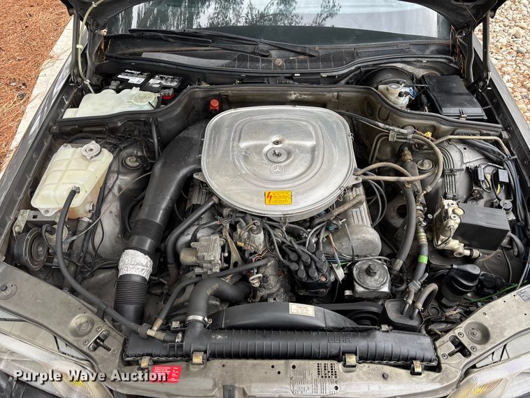 image for item DU0360 1985 Mercedes-Benz 126 