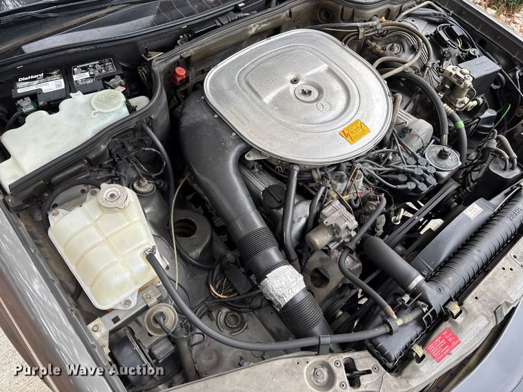 image for item DU0360 1985 Mercedes-Benz 126 