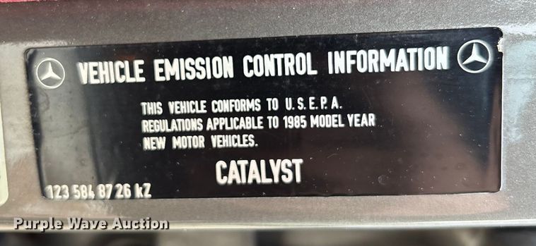 image for item DU0360 1985 Mercedes-Benz 126 