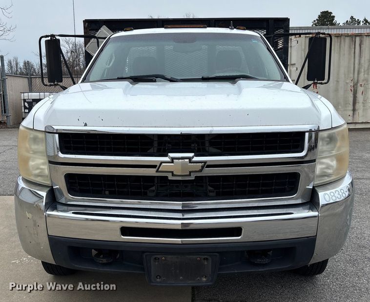 image for item DU0362 2007 Chevrolet Silverado 3500HD flatbed pickup truck