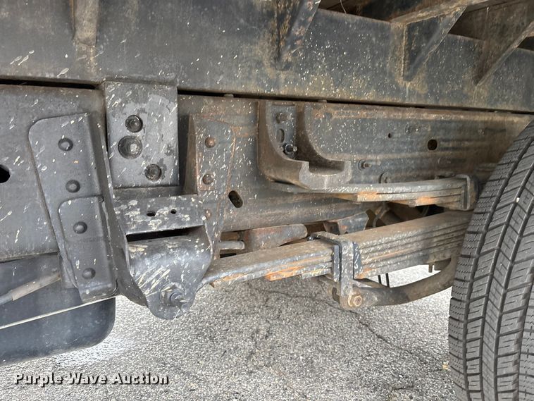 image for item DU0362 2007 Chevrolet Silverado 3500HD flatbed pickup truck