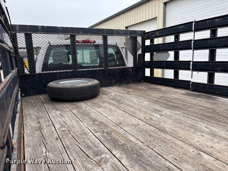 image for item DU0362 2007 Chevrolet Silverado 3500HD flatbed pickup truck