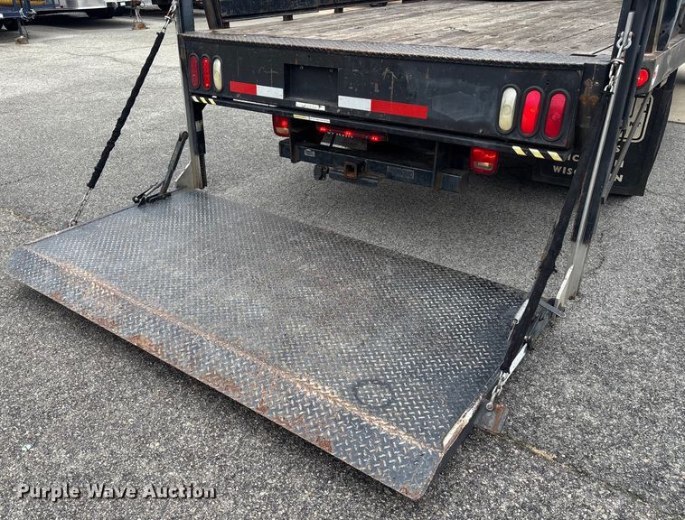 image for item DU0362 2007 Chevrolet Silverado 3500HD flatbed pickup truck