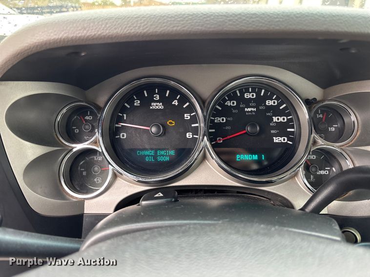 image for item DU0362 2007 Chevrolet Silverado 3500HD flatbed pickup truck