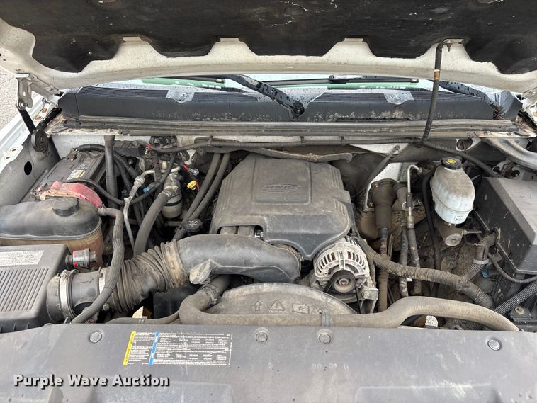 image for item DU0362 2007 Chevrolet Silverado 3500HD flatbed pickup truck