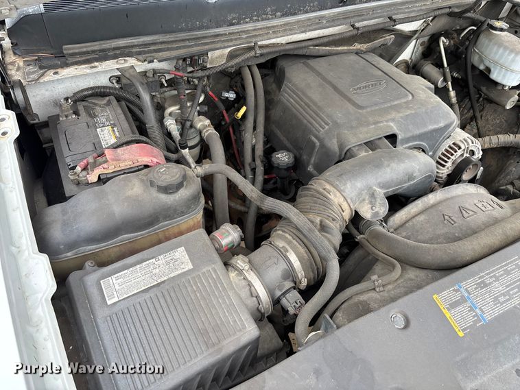 image for item DU0362 2007 Chevrolet Silverado 3500HD flatbed pickup truck