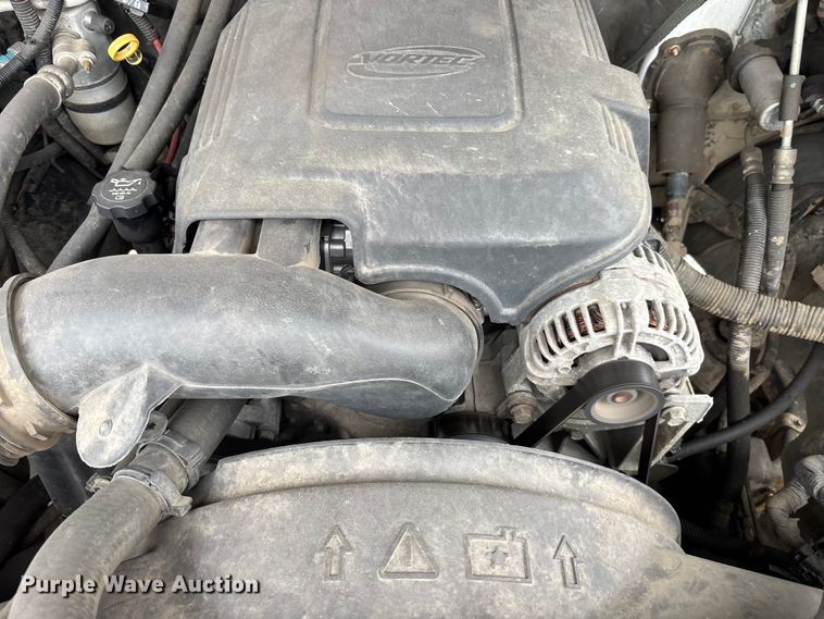 image for item DU0362 2007 Chevrolet Silverado 3500HD flatbed pickup truck