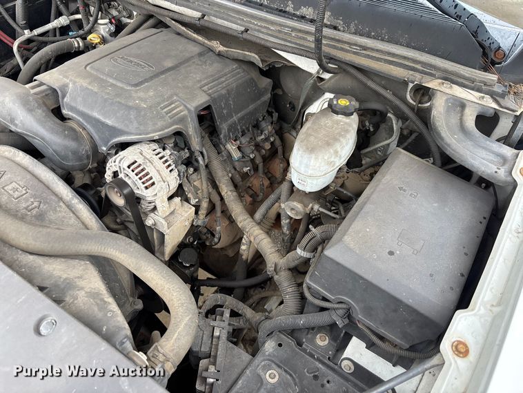 image for item DU0362 2007 Chevrolet Silverado 3500HD flatbed pickup truck