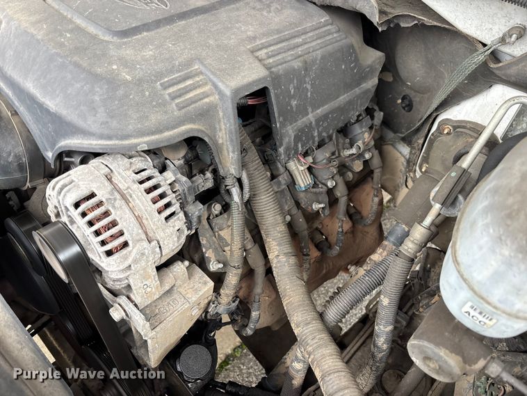 image for item DU0362 2007 Chevrolet Silverado 3500HD flatbed pickup truck