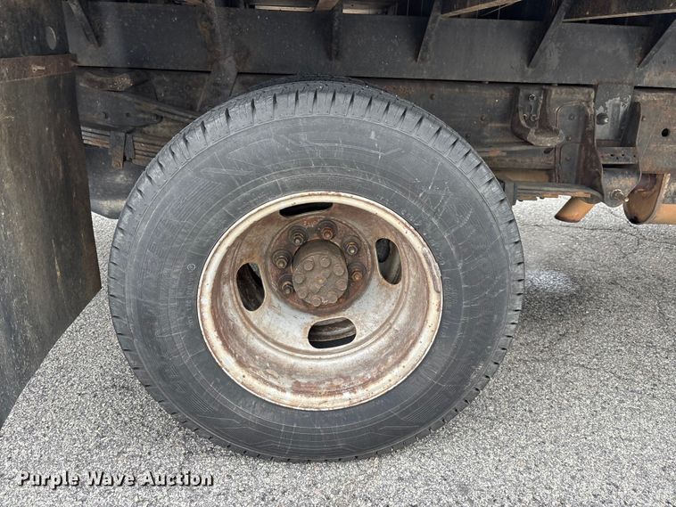 image for item DU0362 2007 Chevrolet Silverado 3500HD flatbed pickup truck