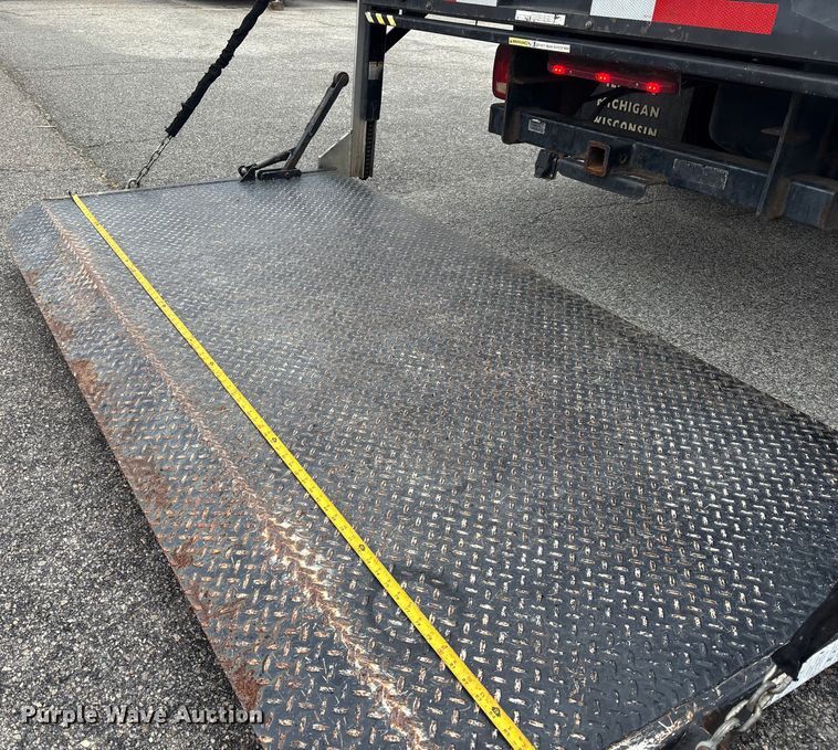 image for item DU0362 2007 Chevrolet Silverado 3500HD flatbed pickup truck