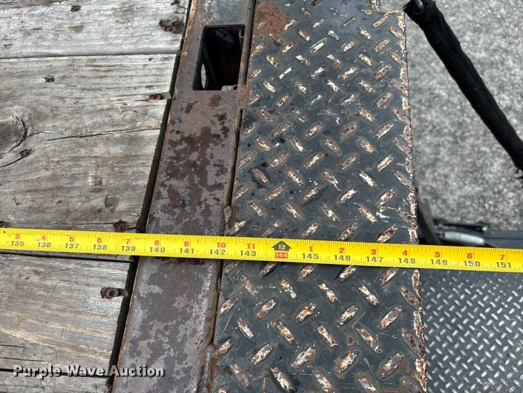 image for item DU0362 2007 Chevrolet Silverado 3500HD flatbed pickup truck