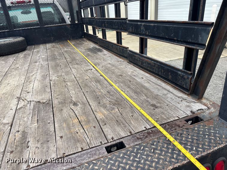 image for item DU0362 2007 Chevrolet Silverado 3500HD flatbed pickup truck