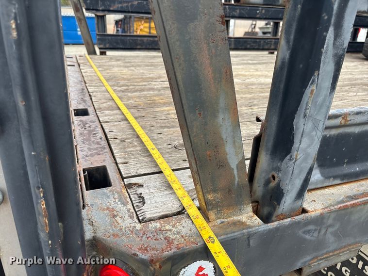 image for item DU0362 2007 Chevrolet Silverado 3500HD flatbed pickup truck