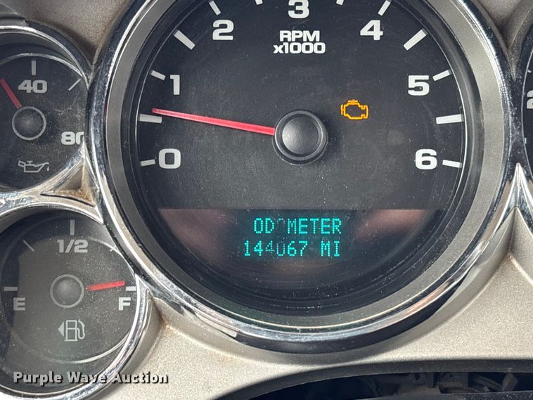 image for item DU0362 2007 Chevrolet Silverado 3500HD flatbed pickup truck