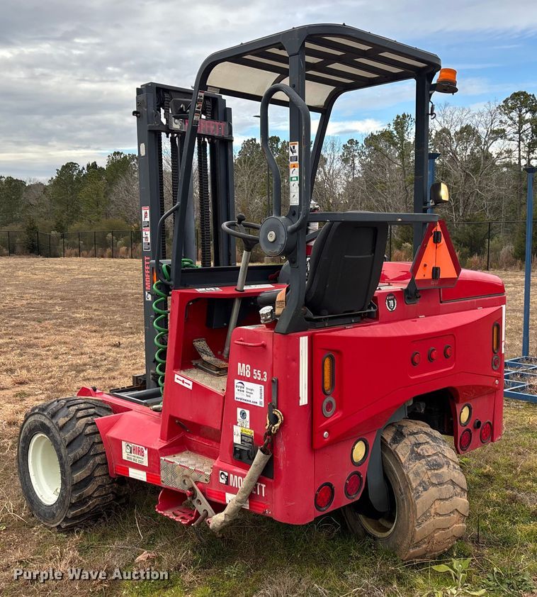 image for item DU0363 2015 Moffett M5501 forklift