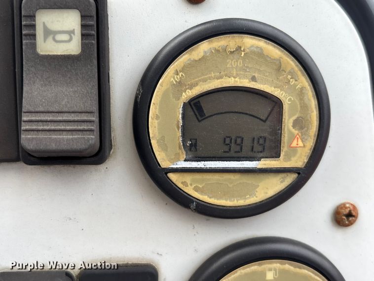 image for item DU0363 2015 Moffett M5501 forklift