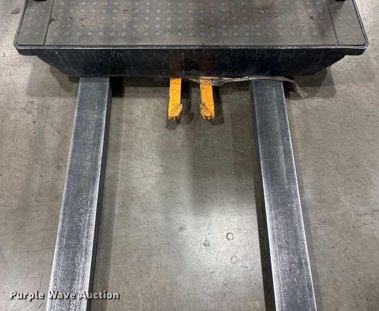 image for item DU0371 2016 Crown SP3520-30 order picker