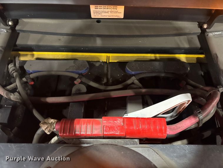 image for item DU0371 2016 Crown SP3520-30 order picker