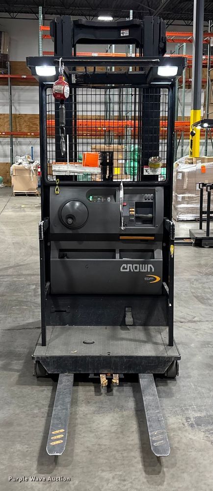 image for item DU0372 2017 Crown SP3500-30 order picker