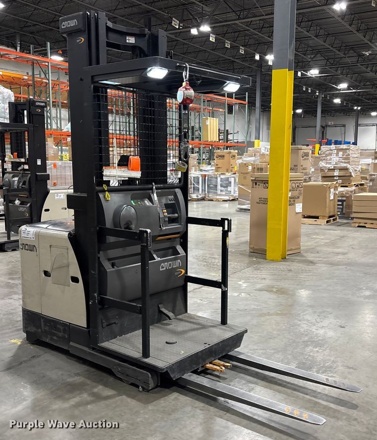 image for item DU0372 2017 Crown SP3500-30 order picker