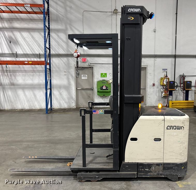 image for item DU0372 2017 Crown SP3500-30 order picker