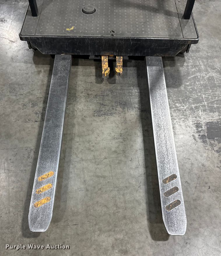 image for item DU0372 2017 Crown SP3500-30 order picker