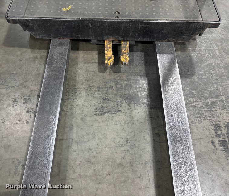 image for item DU0372 2017 Crown SP3500-30 order picker