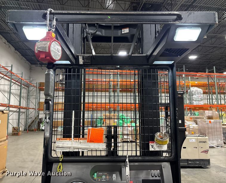 image for item DU0372 2017 Crown SP3500-30 order picker