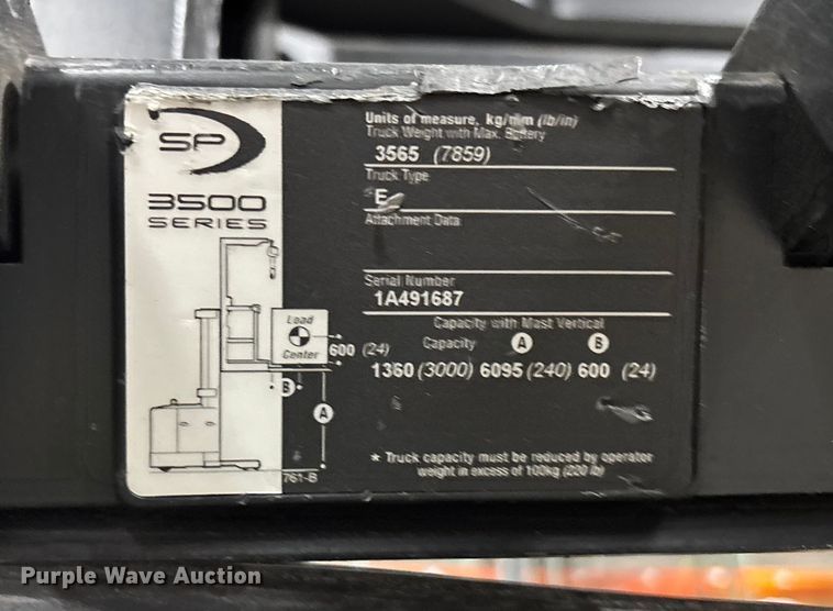 image for item DU0372 2017 Crown SP3500-30 order picker