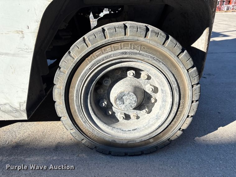 image for item DU0373 2016 UniCarriers PF80YLP forklift