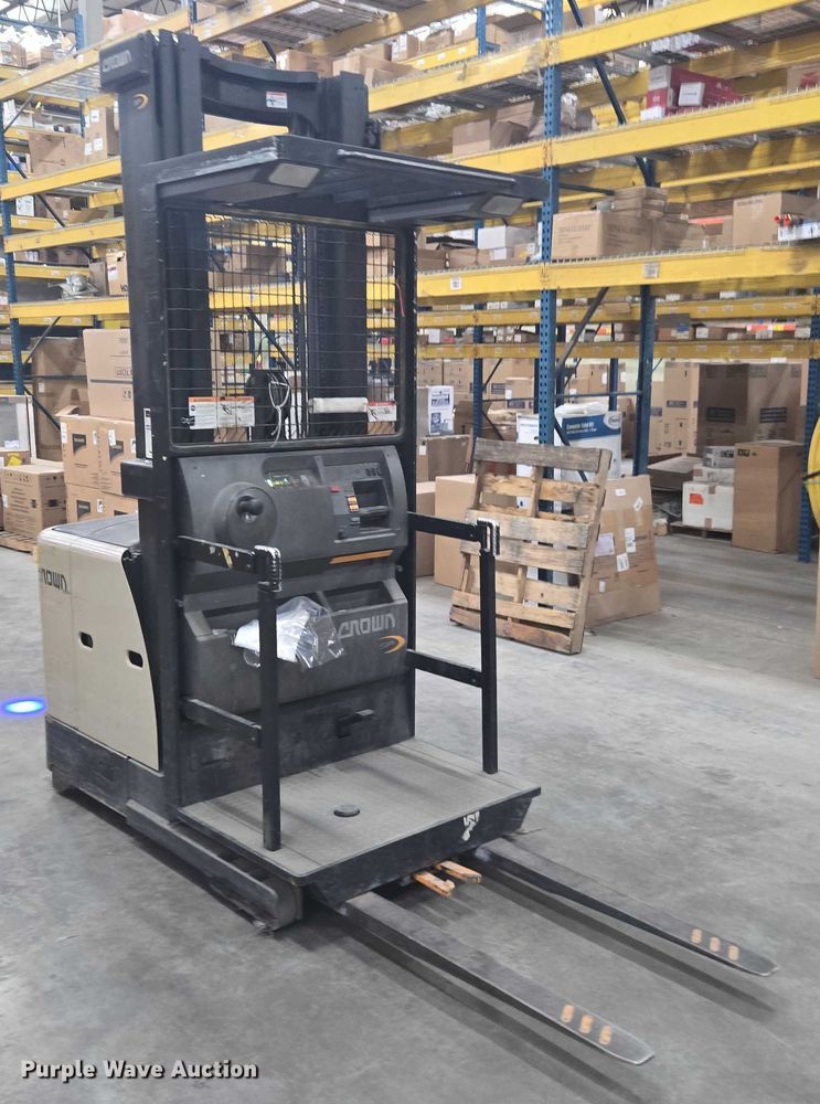 image for item DU2664 2016 Crown SP3520-30 order picker