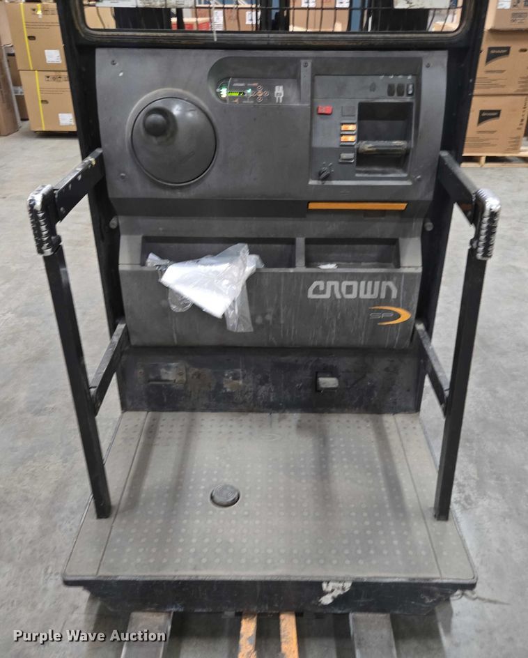 image for item DU2664 2016 Crown SP3520-30 order picker