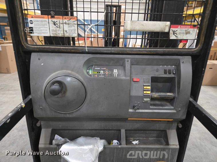 image for item DU2664 2016 Crown SP3520-30 order picker