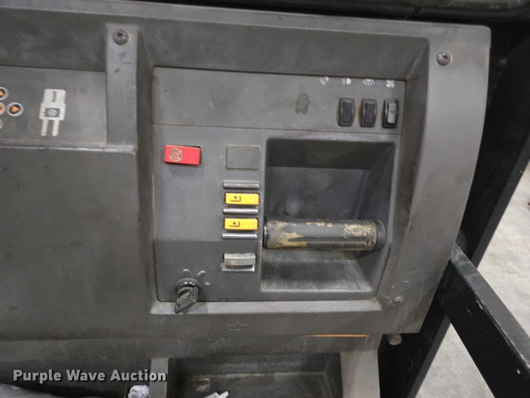 image for item DU2664 2016 Crown SP3520-30 order picker