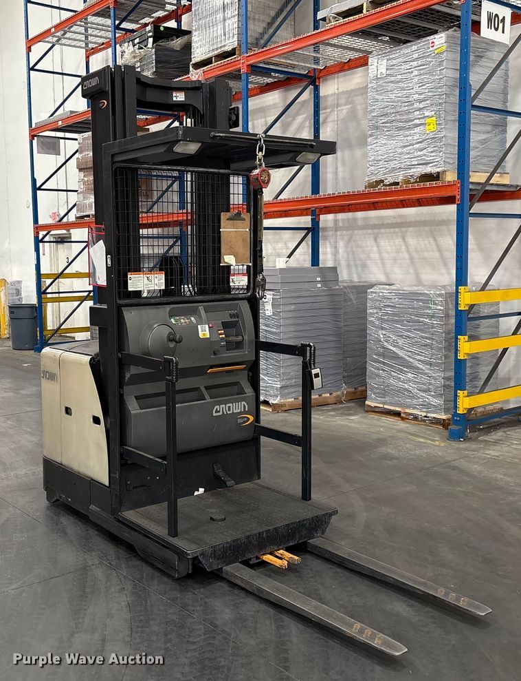 image for item DU2690 2017 Crown SP3520-30 order picker