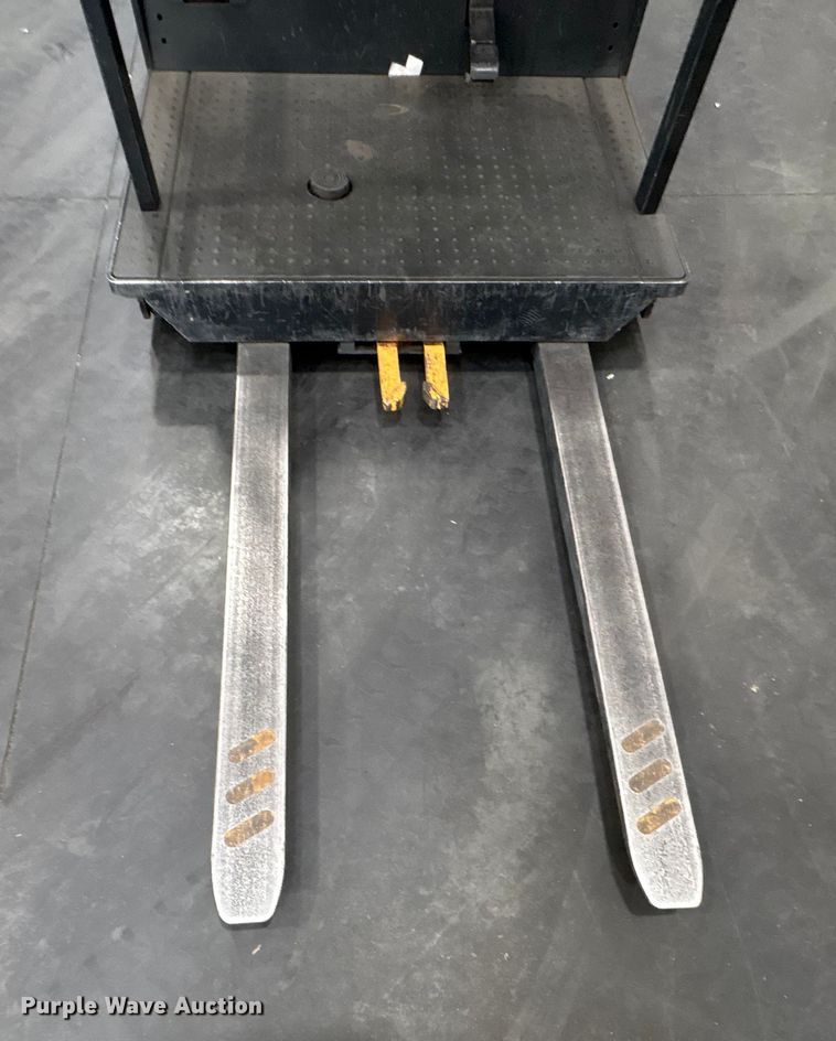 image for item DU2690 2017 Crown SP3520-30 order picker