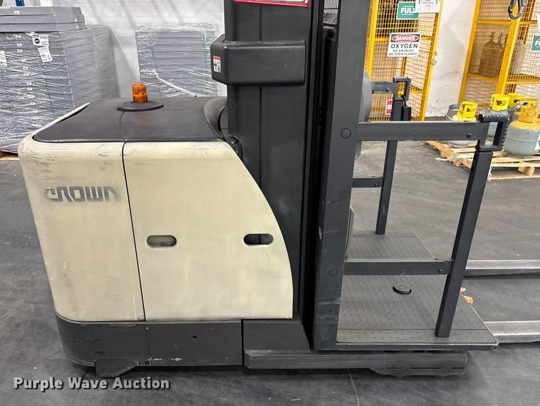 image for item DU2690 2017 Crown SP3520-30 order picker