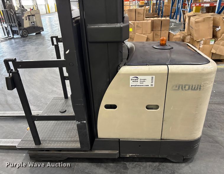 image for item DU2690 2017 Crown SP3520-30 order picker