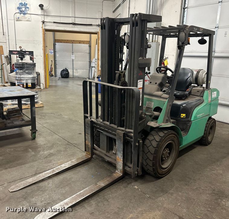 image for item DW4492 2015 Mitsubishi FG30N5 forklift
