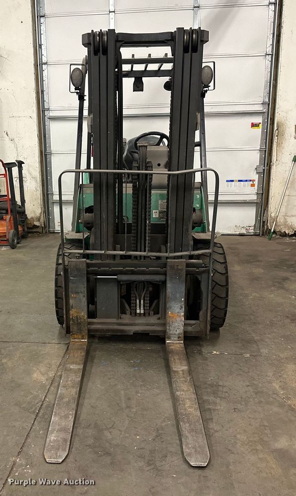 image for item DW4492 2015 Mitsubishi FG30N5 forklift