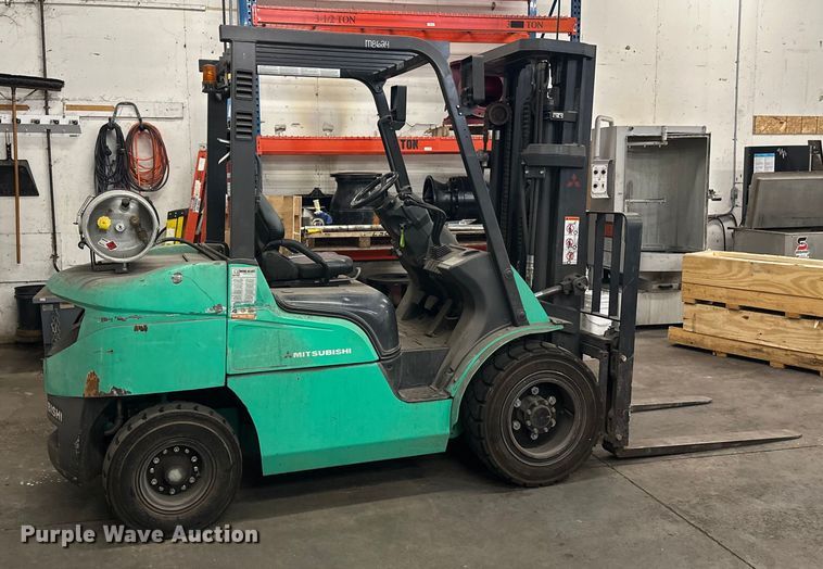 image for item DW4492 2015 Mitsubishi FG30N5 forklift