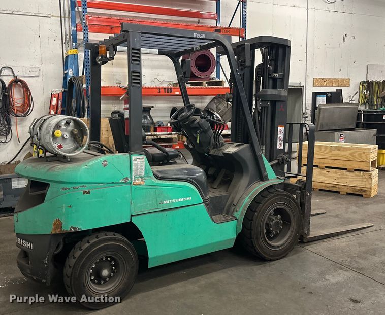image for item DW4492 2015 Mitsubishi FG30N5 forklift