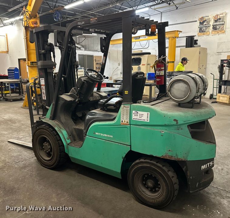 image for item DW4492 2015 Mitsubishi FG30N5 forklift