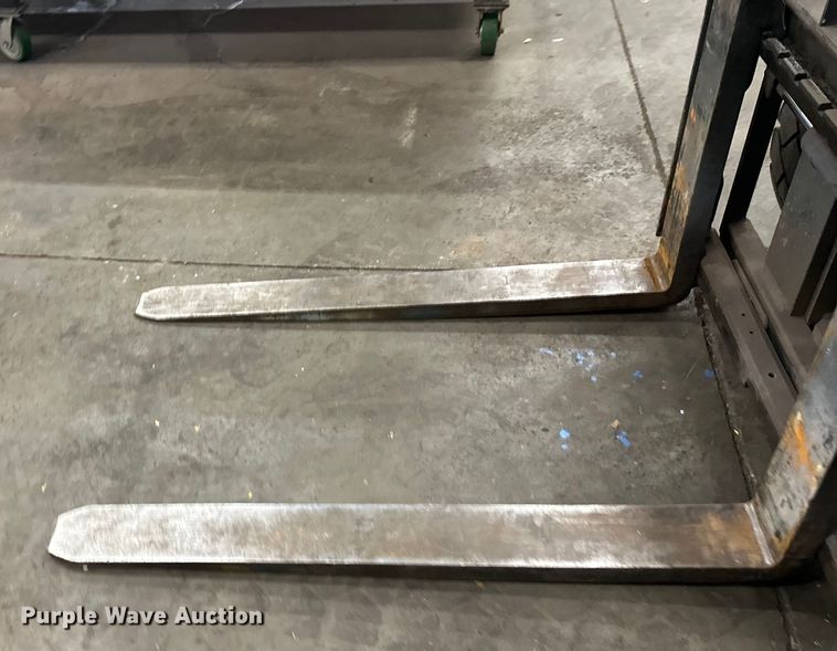 image for item DW4492 2015 Mitsubishi FG30N5 forklift