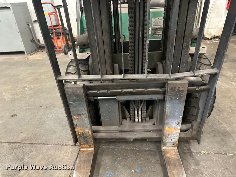 image for item DW4492 2015 Mitsubishi FG30N5 forklift