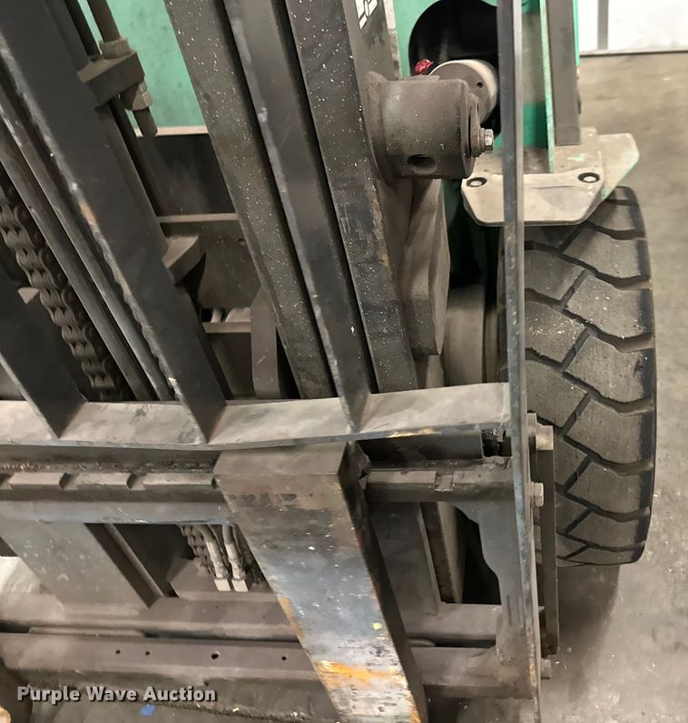 image for item DW4492 2015 Mitsubishi FG30N5 forklift