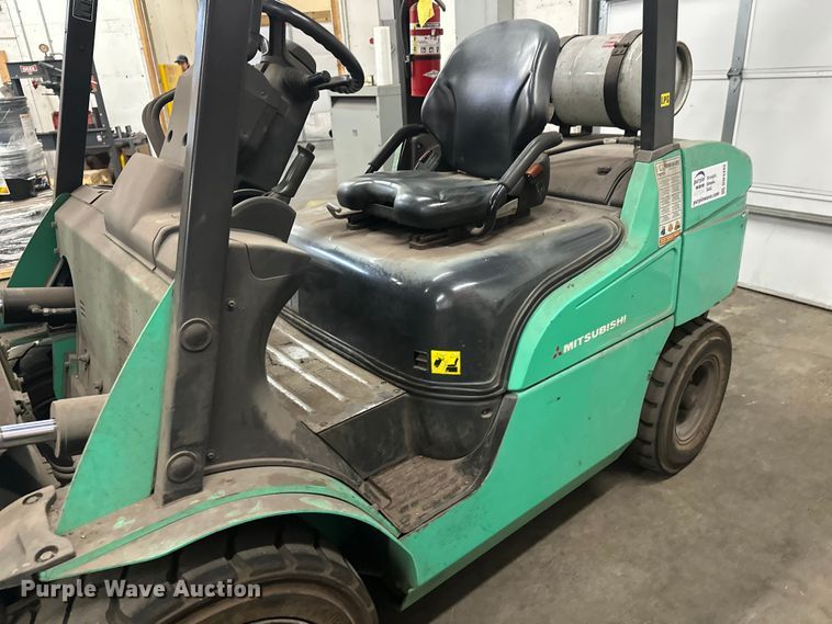 image for item DW4492 2015 Mitsubishi FG30N5 forklift