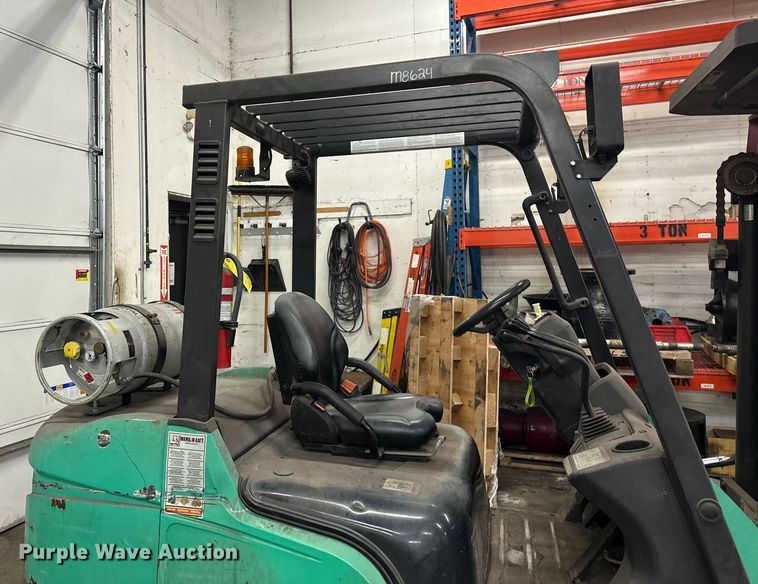 image for item DW4492 2015 Mitsubishi FG30N5 forklift