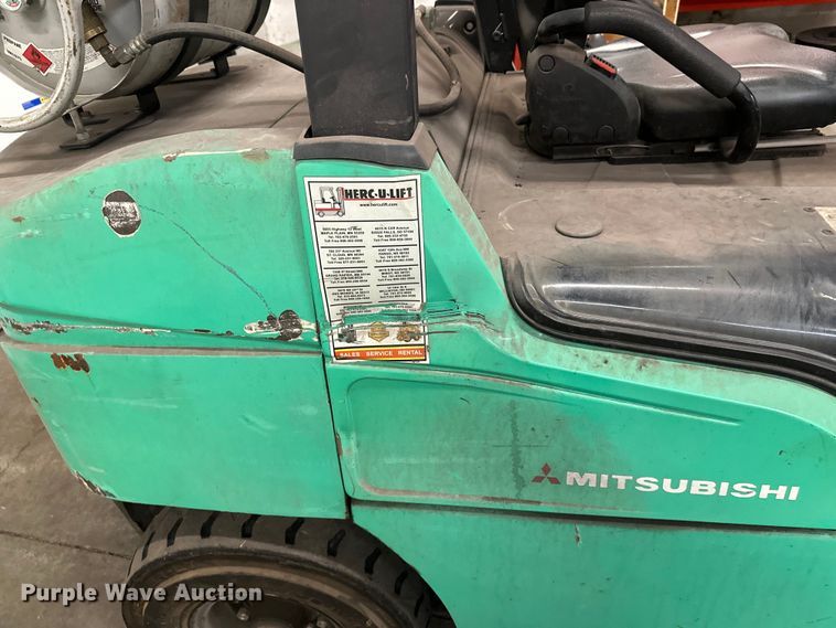 image for item DW4492 2015 Mitsubishi FG30N5 forklift